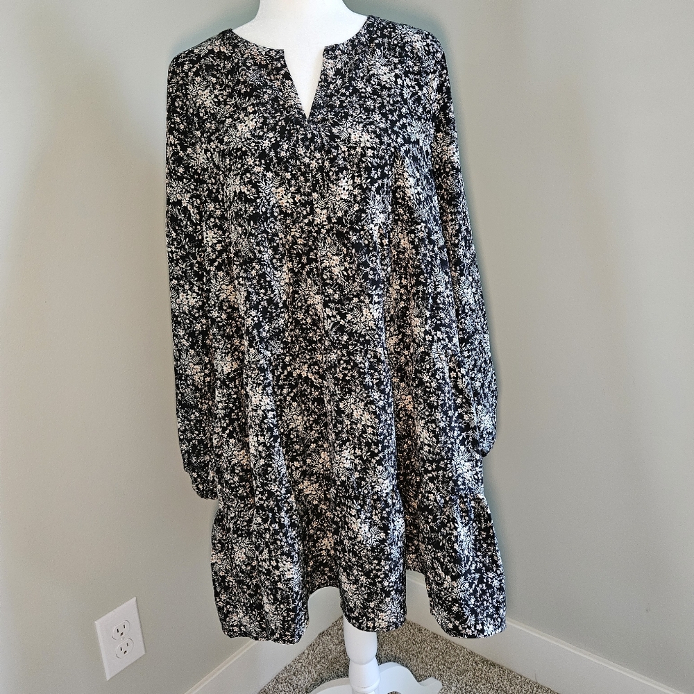 BOHO STYLE DRESS BLACK FLORAL MEDIUM
